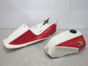 CB1100RBタンク&テールカウル新品未使用